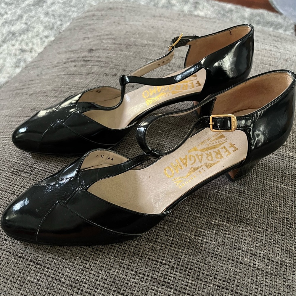 Salvatore Ferragamo Vintage Women’s Black Mary Jane Pumps size 6.5